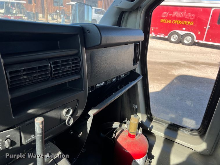 image for item DS2940 2017 Chevrolet  Express shuttle bus