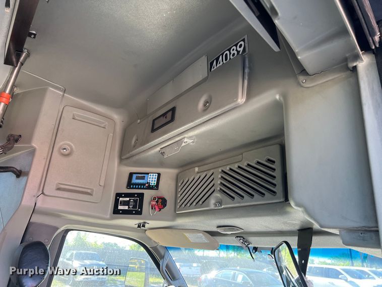 image for item DS2940 2017 Chevrolet  Express shuttle bus