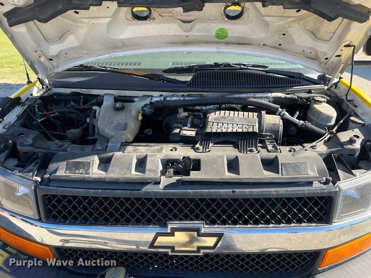 image for item DS2940 2017 Chevrolet  Express shuttle bus