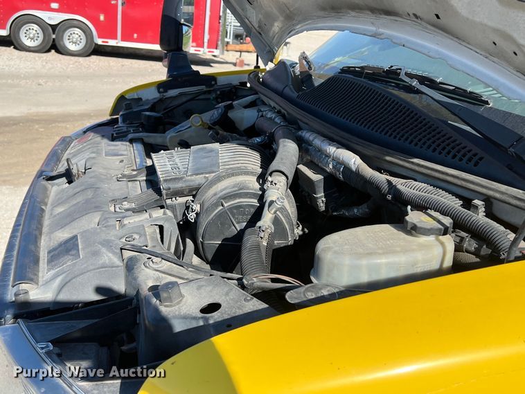 image for item DS2940 2017 Chevrolet  Express shuttle bus