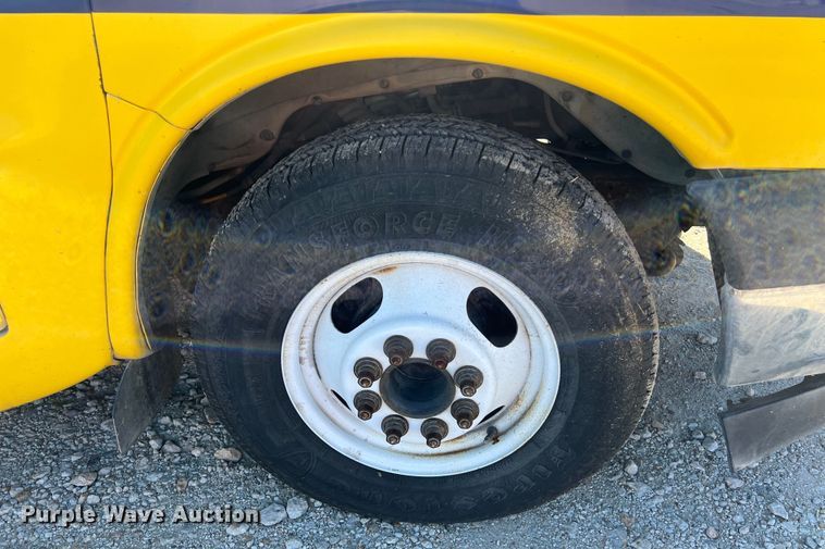 image for item DS2940 2017 Chevrolet  Express shuttle bus