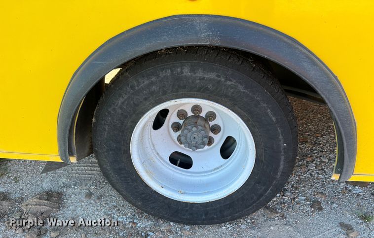 image for item DS2940 2017 Chevrolet  Express shuttle bus