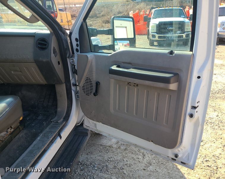 image for item DS7331 2008 Ford F550 Super Duty XL flatbed truck