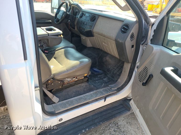 image for item DS7331 2008 Ford F550 Super Duty XL flatbed truck