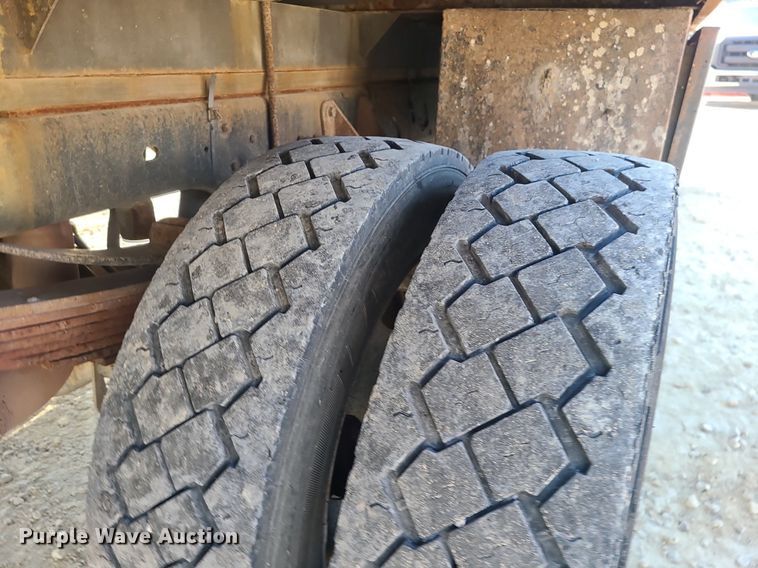 image for item DS7331 2008 Ford F550 Super Duty XL flatbed truck