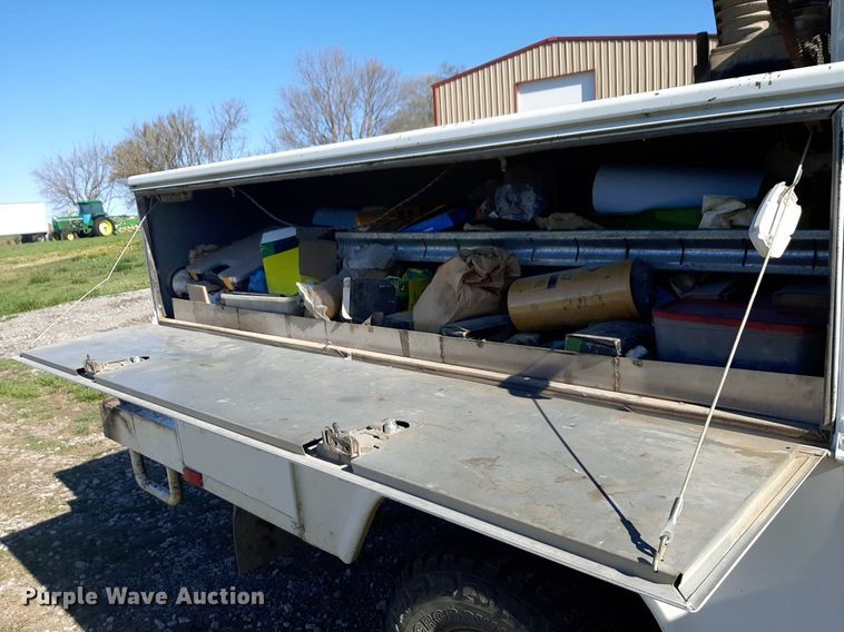 image for item DV9945 1997 Ford F450 Super Duty utility / service truck