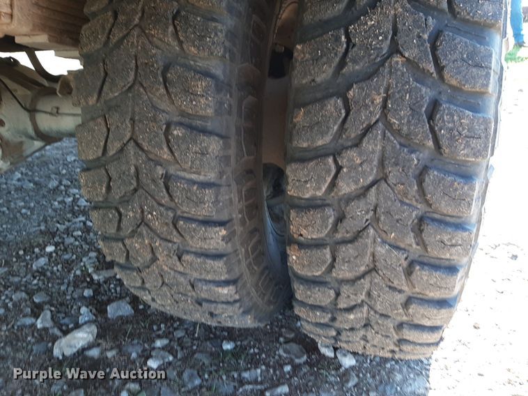 image for item DV9945 1997 Ford F450 Super Duty utility / service truck