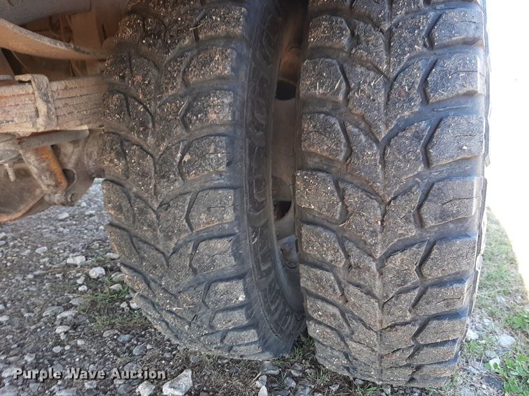 image for item DV9945 1997 Ford F450 Super Duty utility / service truck