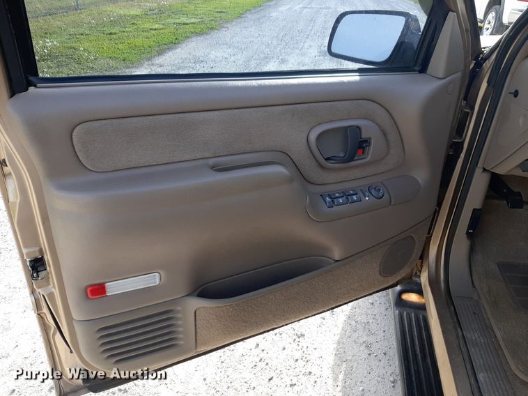 image for item DV9964 1999 GMC Yukon SLT SUV