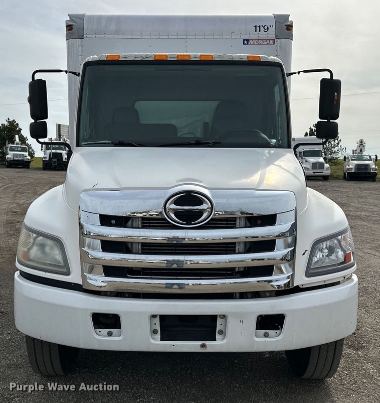 image for item EG1376 2013 Hino 338 box truck