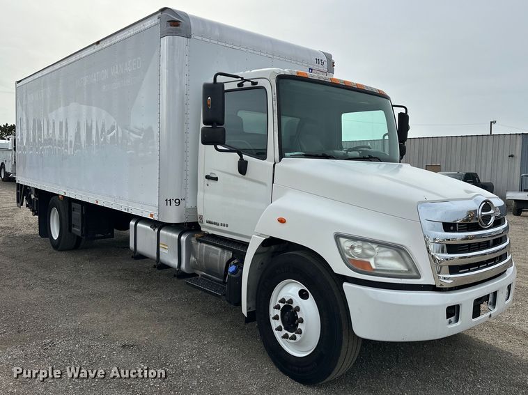 image for item EG1376 2013 Hino 338 box truck