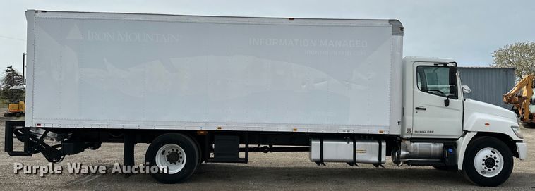 image for item EG1376 2013 Hino 338 box truck