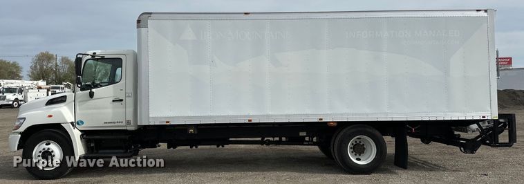 image for item EG1376 2013 Hino 338 box truck