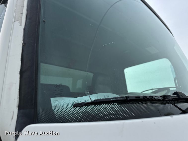 image for item EG1376 2013 Hino 338 box truck