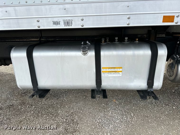 image for item EG1376 2013 Hino 338 box truck