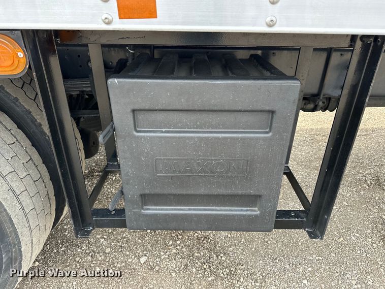 image for item EG1376 2013 Hino 338 box truck