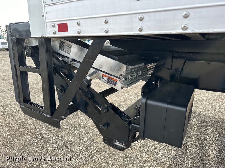 image for item EG1376 2013 Hino 338 box truck