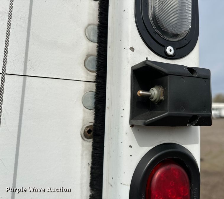 image for item EG1376 2013 Hino 338 box truck