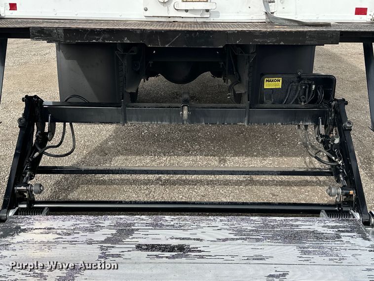 image for item EG1376 2013 Hino 338 box truck