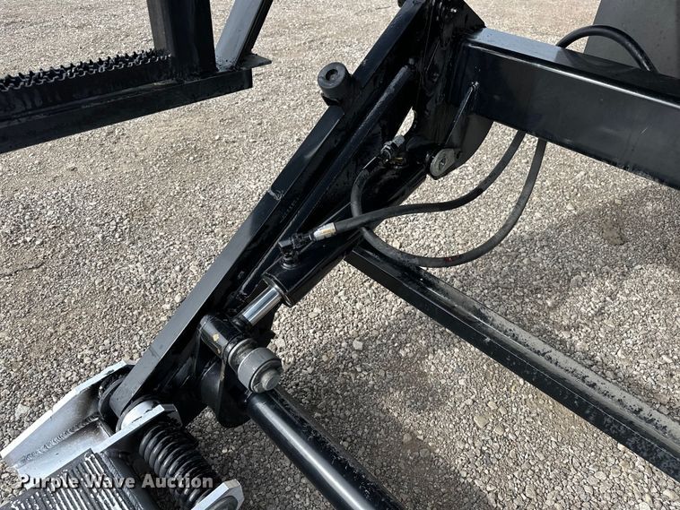 image for item EG1376 2013 Hino 338 box truck