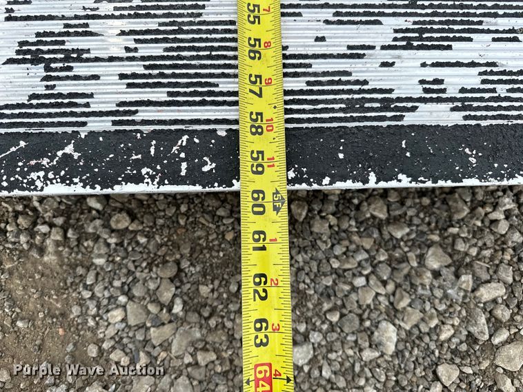 image for item EG1376 2013 Hino 338 box truck