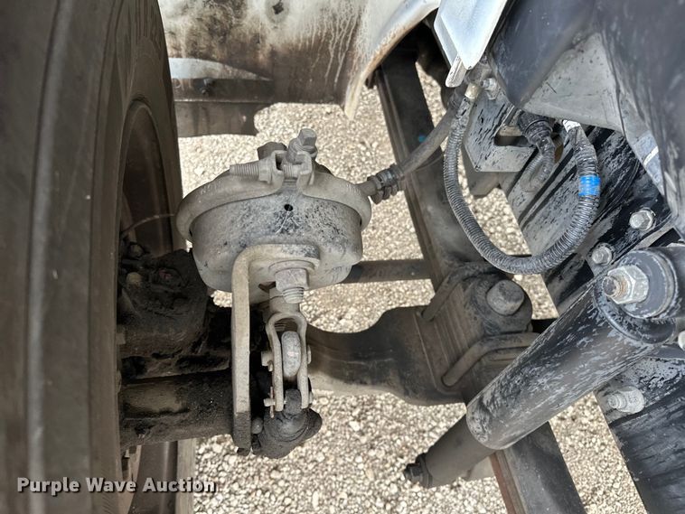 image for item EG1376 2013 Hino 338 box truck