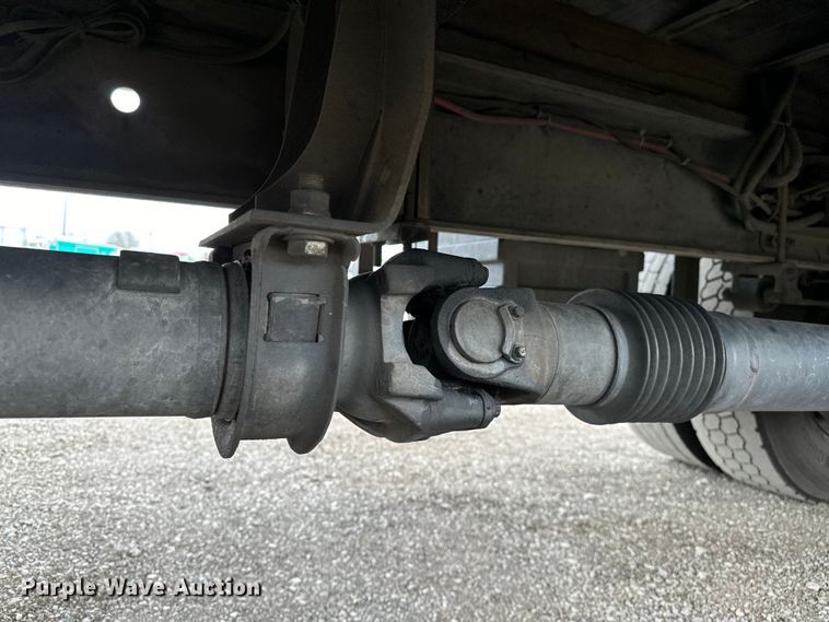 image for item EG1376 2013 Hino 338 box truck