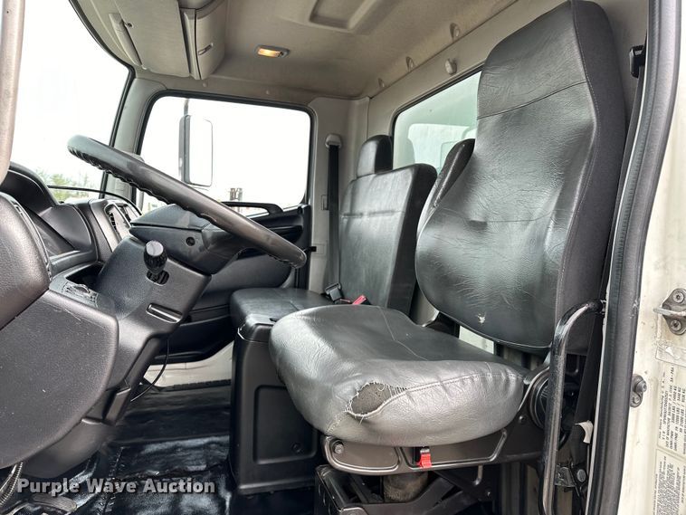 image for item EG1376 2013 Hino 338 box truck