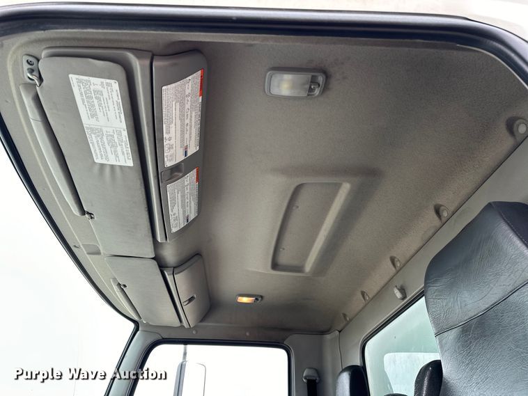 image for item EG1376 2013 Hino 338 box truck