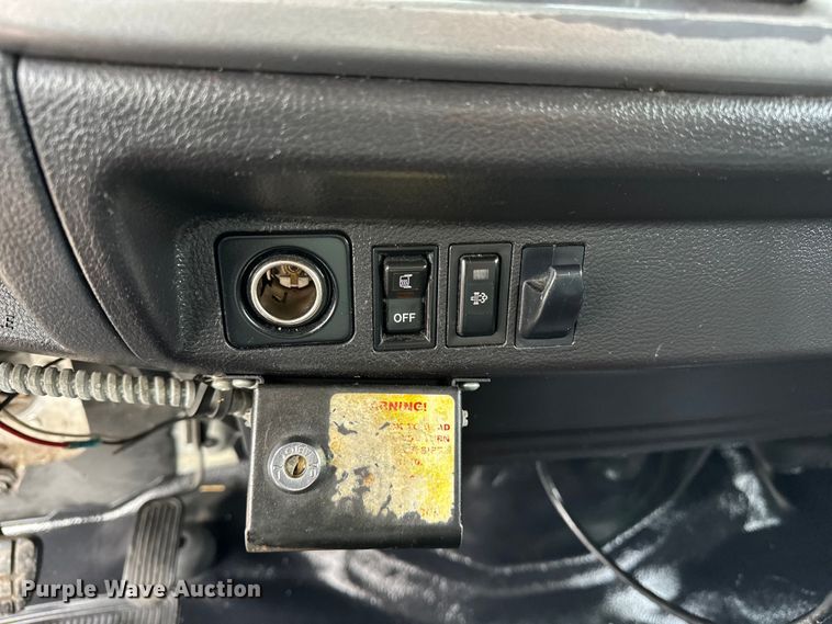 image for item EG1376 2013 Hino 338 box truck