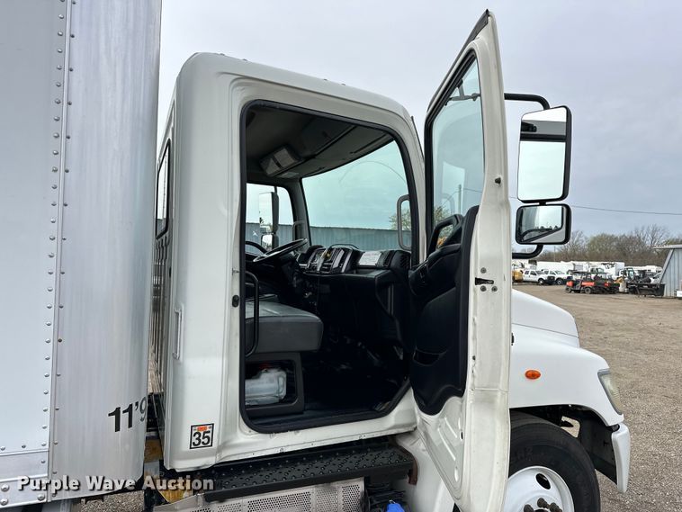 image for item EG1376 2013 Hino 338 box truck