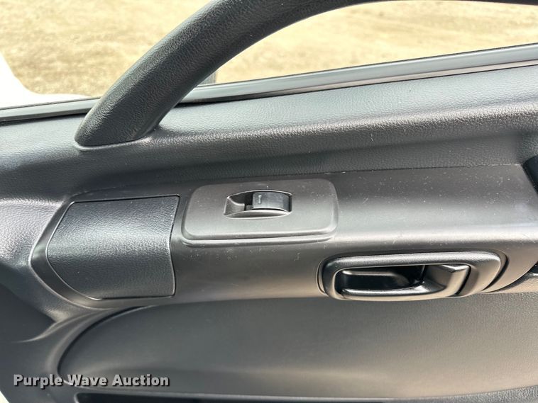 image for item EG1376 2013 Hino 338 box truck