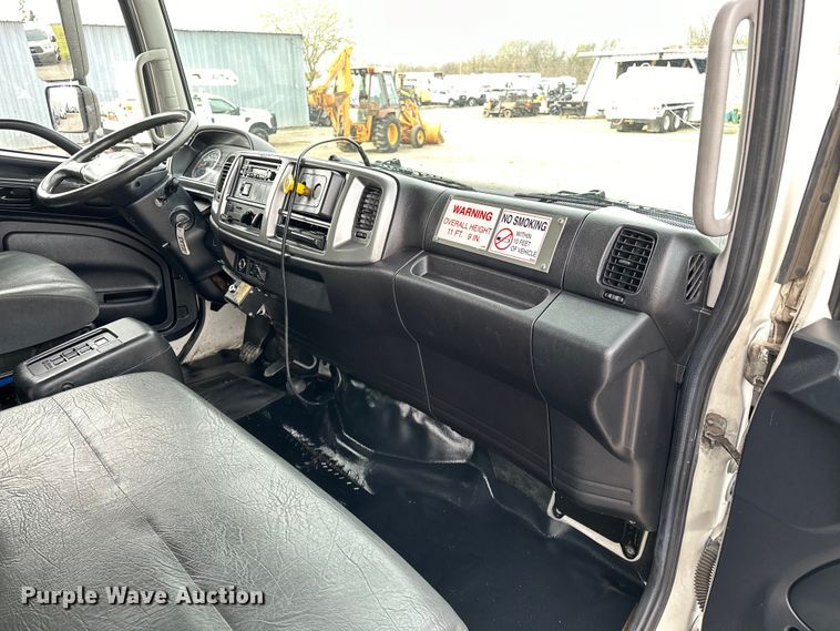 image for item EG1376 2013 Hino 338 box truck