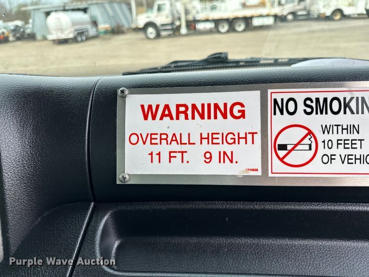 image for item EG1376 2013 Hino 338 box truck