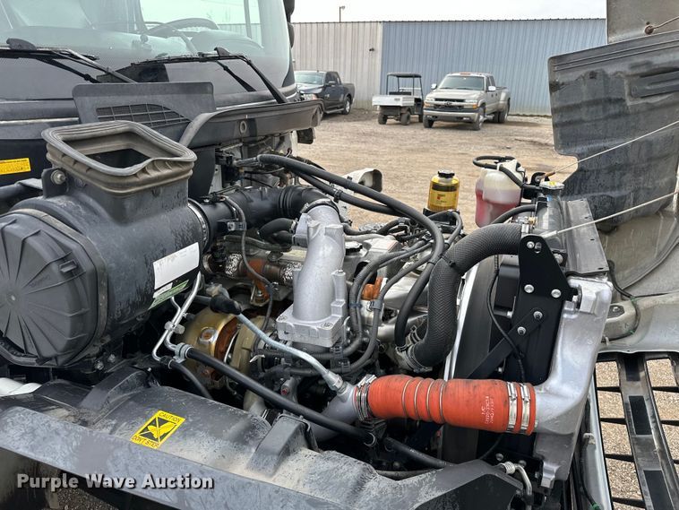 image for item EG1376 2013 Hino 338 box truck