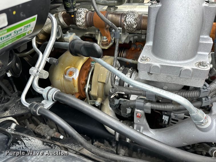 image for item EG1376 2013 Hino 338 box truck