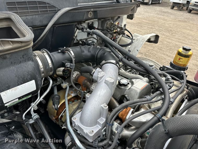 image for item EG1376 2013 Hino 338 box truck