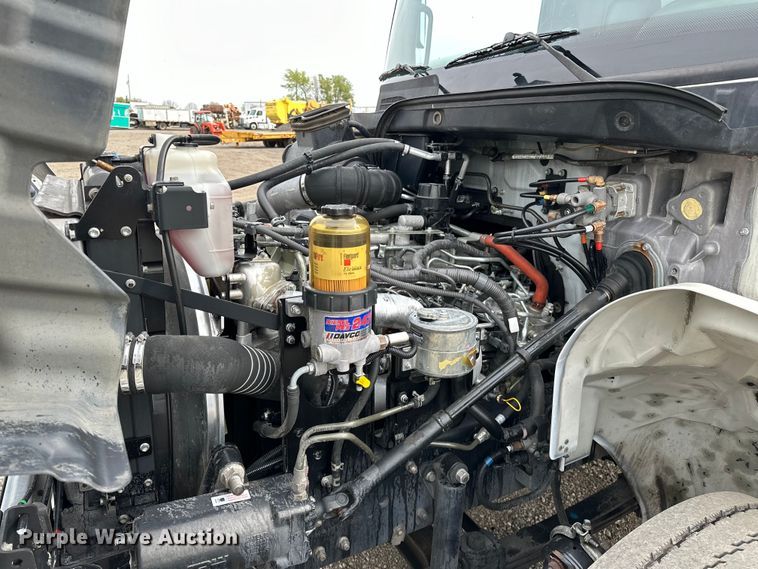 image for item EG1376 2013 Hino 338 box truck