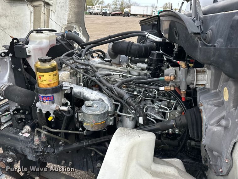 image for item EG1376 2013 Hino 338 box truck