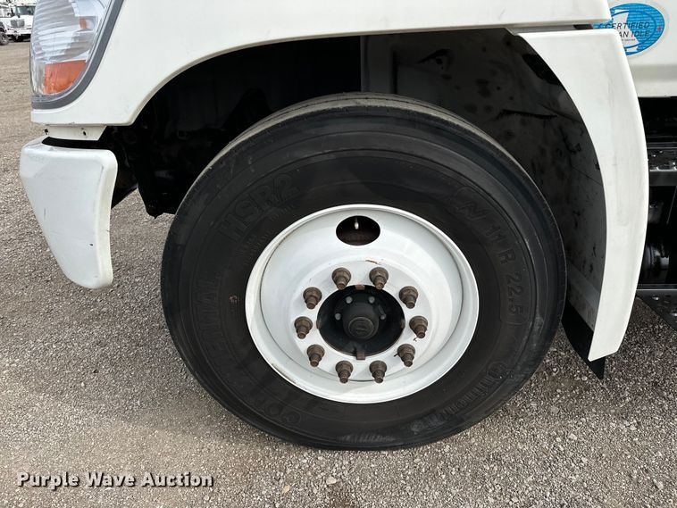 image for item EG1376 2013 Hino 338 box truck