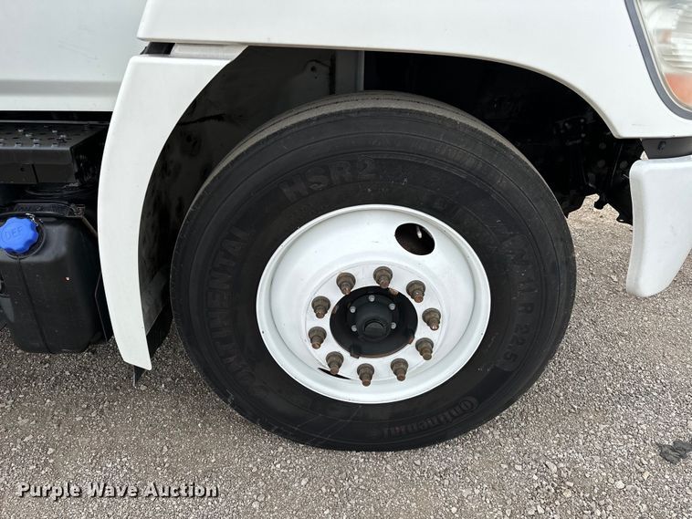 image for item EG1376 2013 Hino 338 box truck