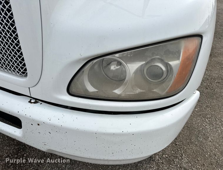 image for item EG1377 2012 Kenworth  T370 box truck