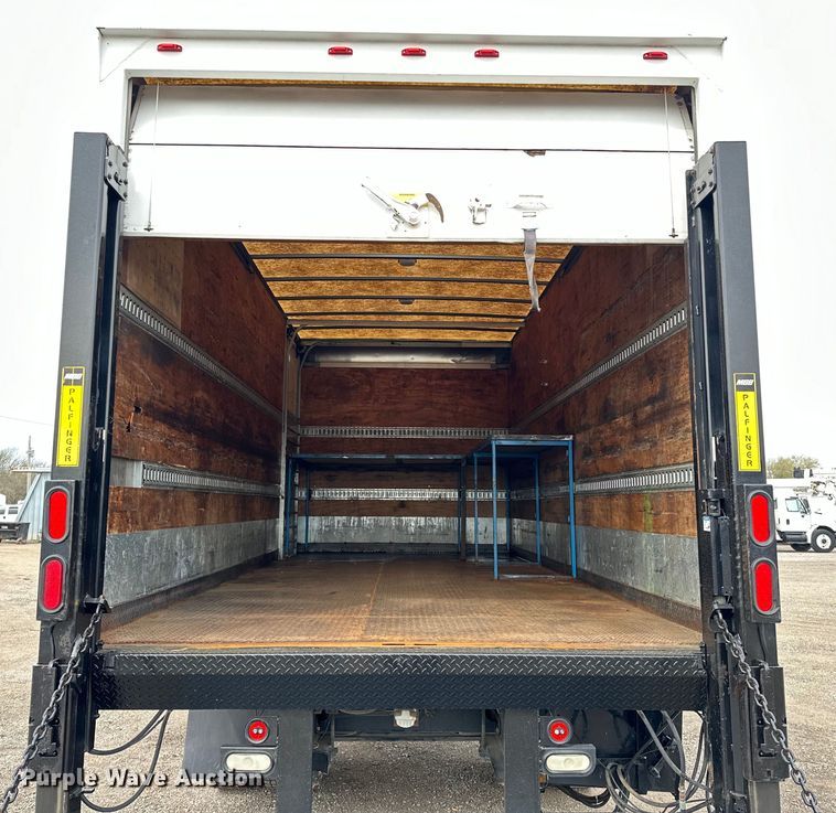 image for item EG1377 2012 Kenworth  T370 box truck