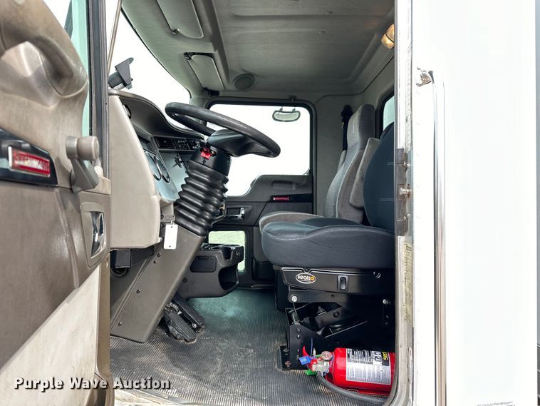 image for item EG1377 2012 Kenworth  T370 box truck