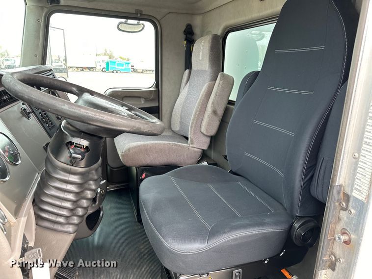 image for item EG1377 2012 Kenworth  T370 box truck