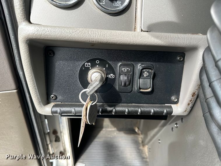 image for item EG1377 2012 Kenworth  T370 box truck