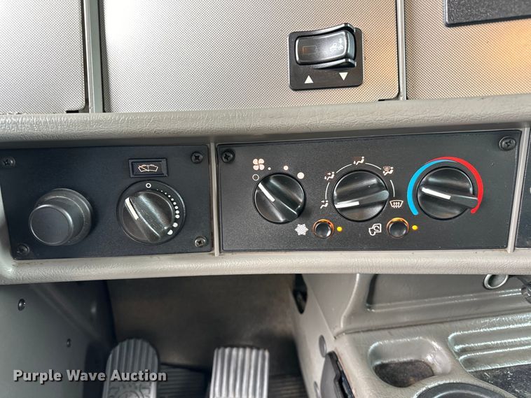 image for item EG1377 2012 Kenworth  T370 box truck