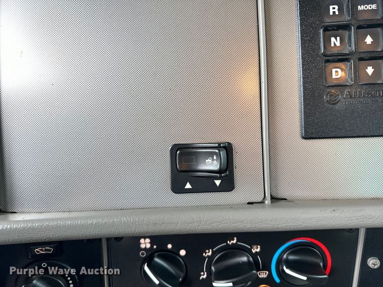 image for item EG1377 2012 Kenworth  T370 box truck