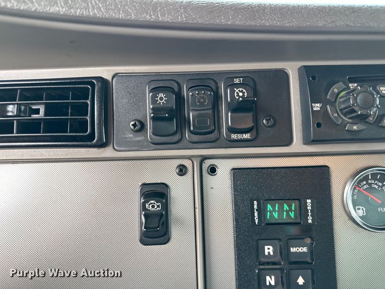 image for item EG1377 2012 Kenworth  T370 box truck