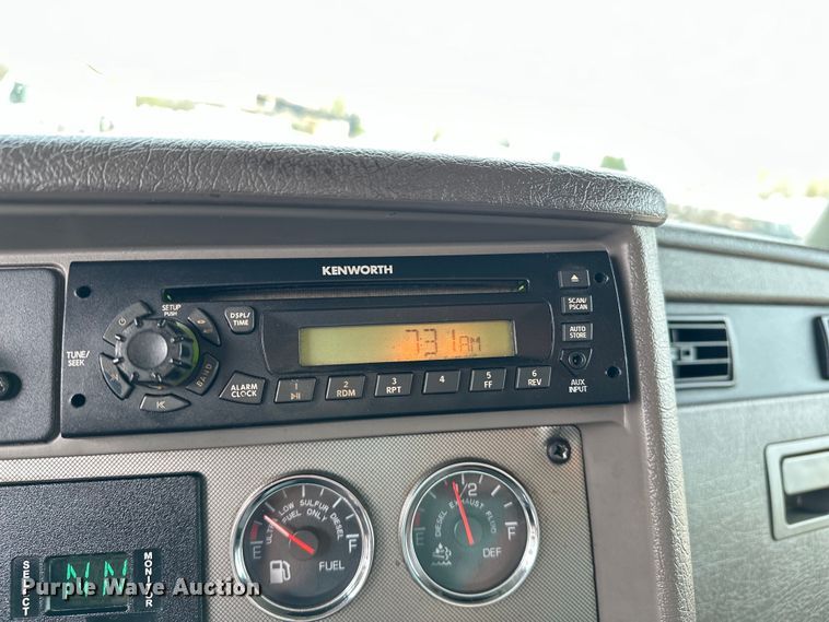 image for item EG1377 2012 Kenworth  T370 box truck